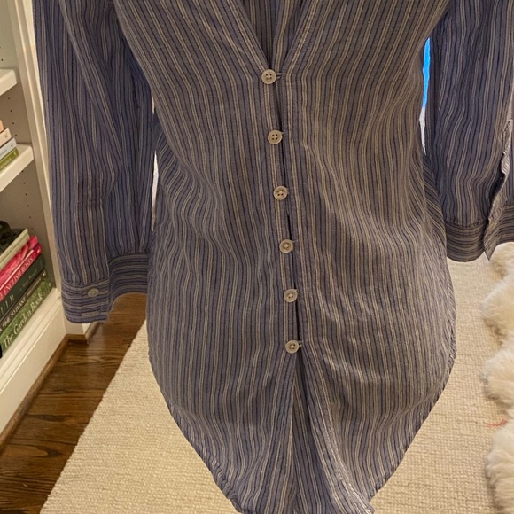 Elizabeth & James buttoned down/amazing back. Small - Picture 3 of 16